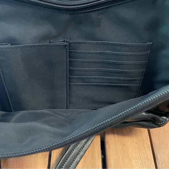 Tignanello black leather three-compartment shoulder bag - Picture 9 of 10